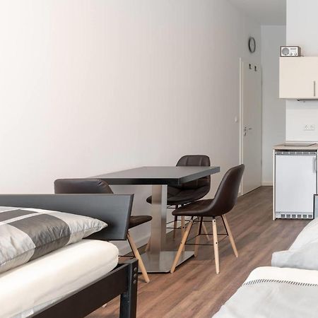 Monteurzimmer Berlin Pankow Mit Dachterrasse - Nur 10 Min. Von Der A10 - 3 Zimmer/ 7 Betten Kültér fotó