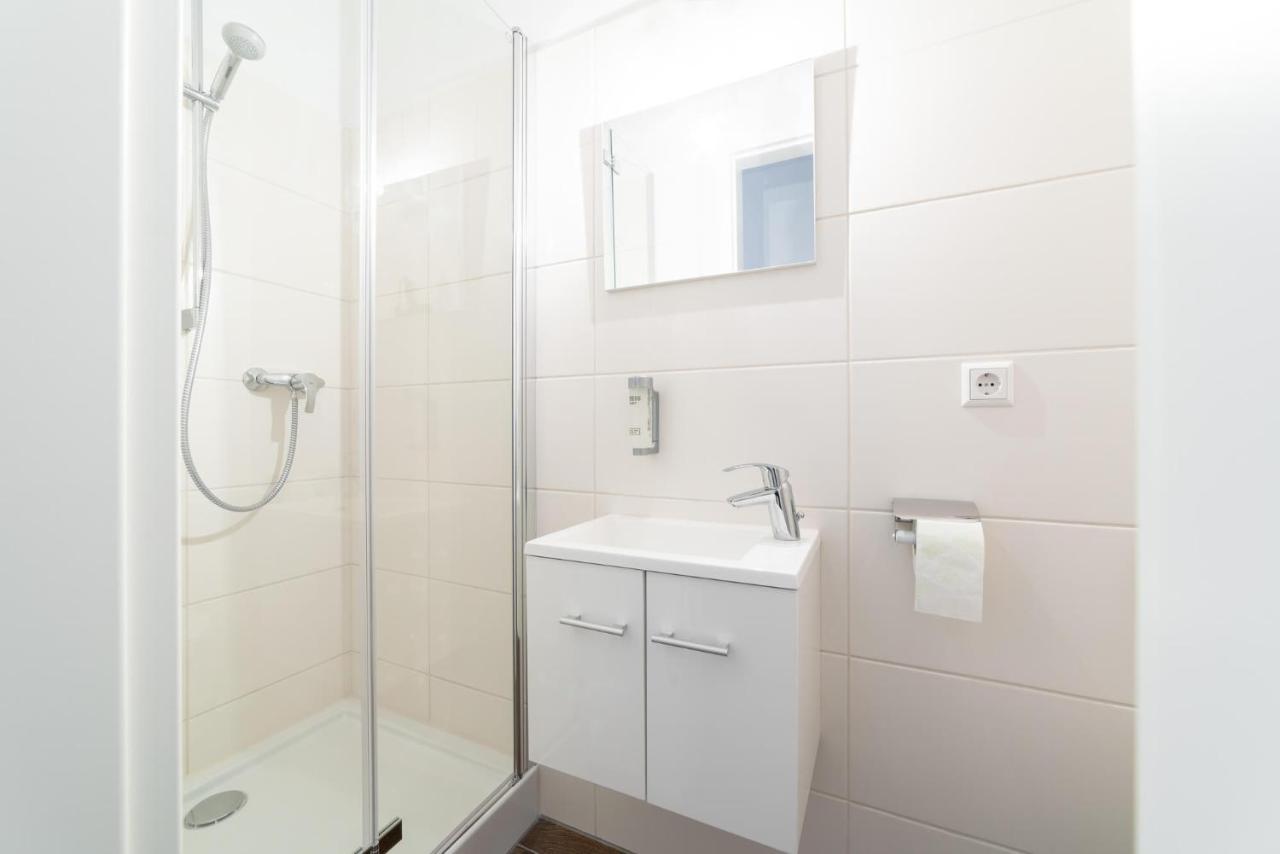 Monteurzimmer Berlin Pankow Mit Dachterrasse - Nur 10 Min. Von Der A10 - 3 Zimmer/ 7 Betten Kültér fotó
