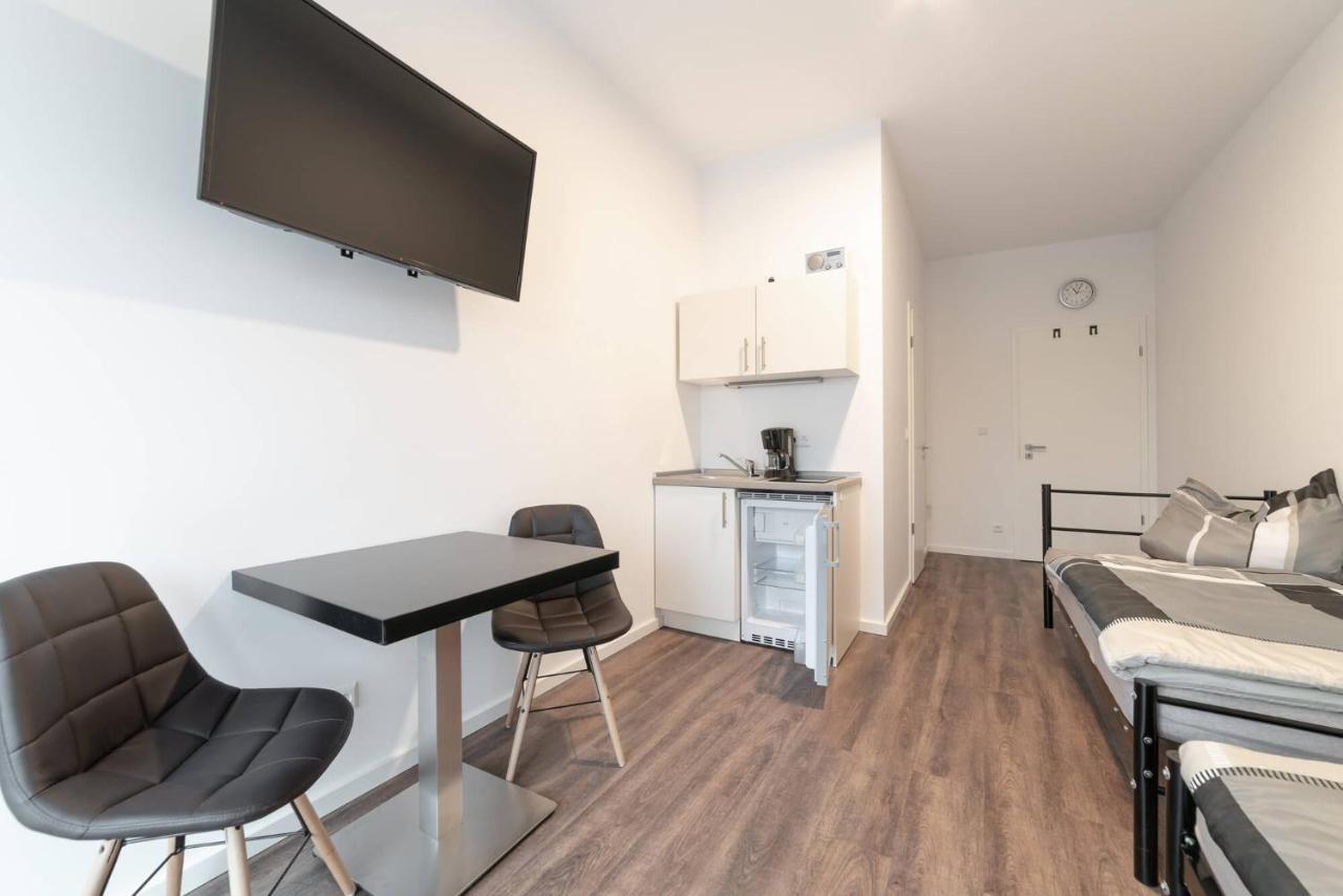 Monteurzimmer Berlin Pankow Mit Dachterrasse - Nur 10 Min. Von Der A10 - 3 Zimmer/ 7 Betten Kültér fotó