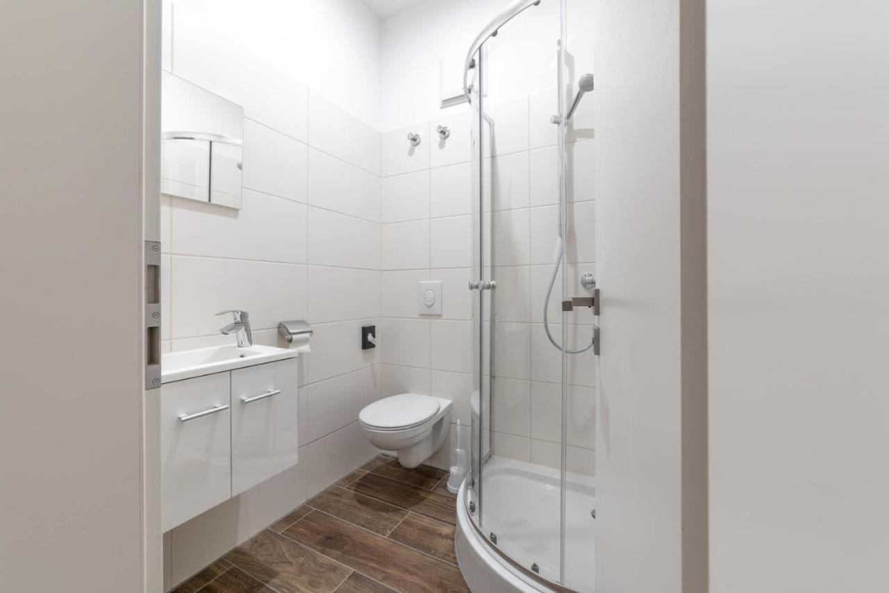 Monteurzimmer Berlin Pankow Mit Dachterrasse - Nur 10 Min. Von Der A10 - 3 Zimmer/ 7 Betten Kültér fotó